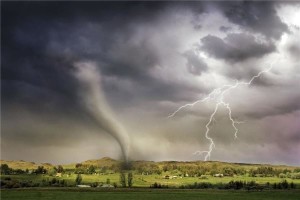 梦见狂风暴雨是什么意思？
