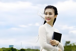 容易为情所困的女人面相特征分析