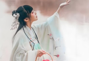下嘴唇厚的女人面相代表着什么