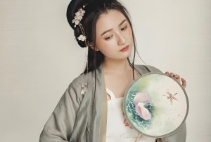 什么面相的女人是购物狂人