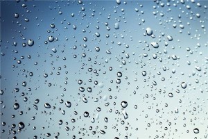 梦见雨中是什么意思？
