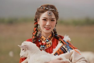 适合嫁给老男人的女人面相特征分析