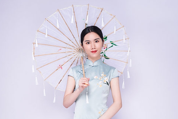 让男人一见钟情的女人面相